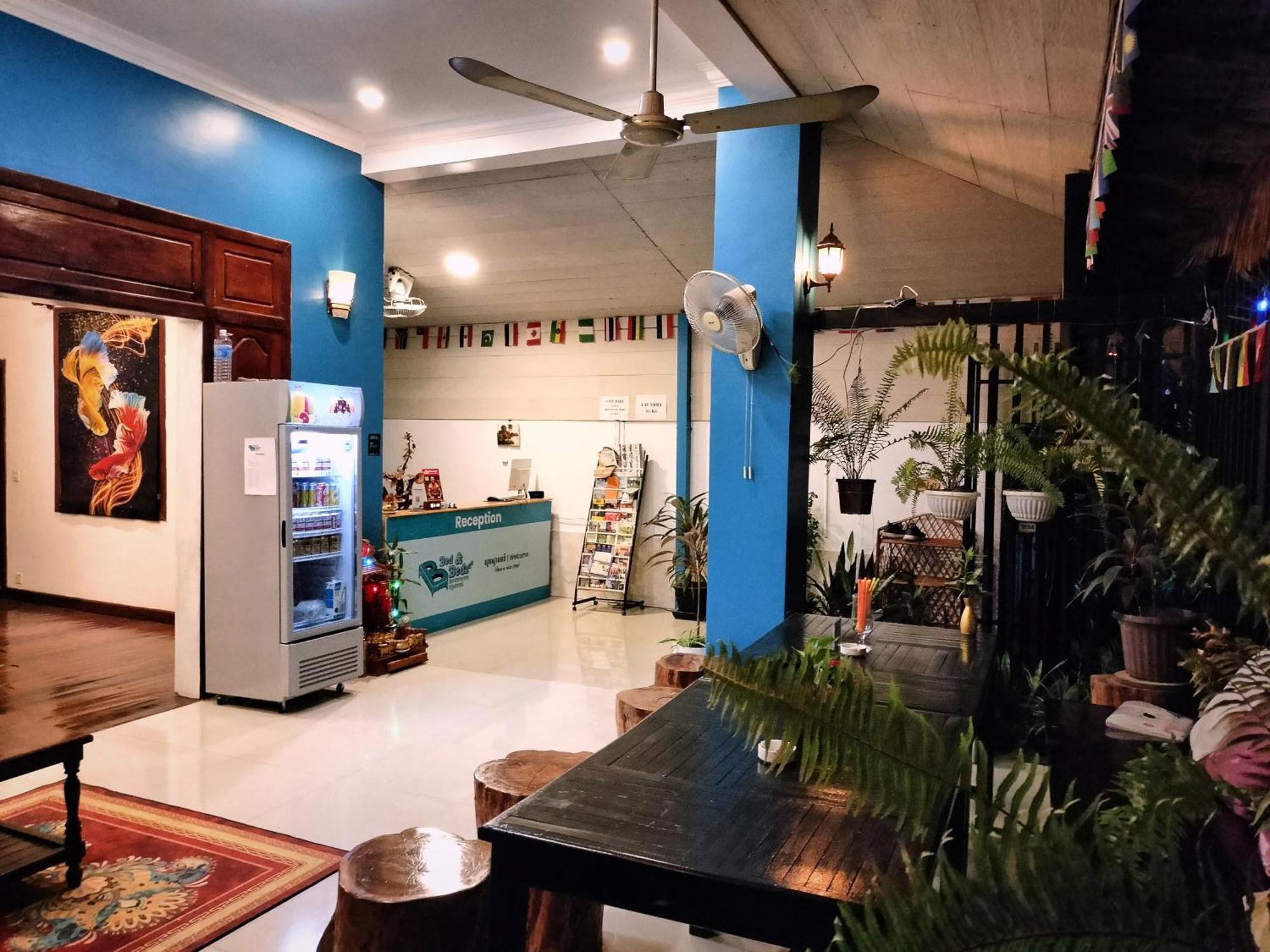 Bed & Bedzzz Hostel Siem Reap Bagian luar foto