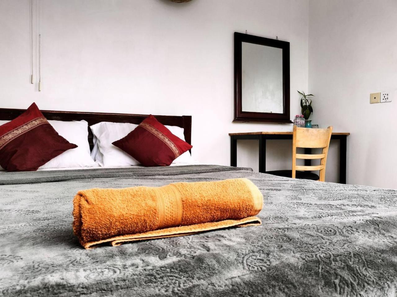 Bed & Bedzzz Hostel Siem Reap Bagian luar foto