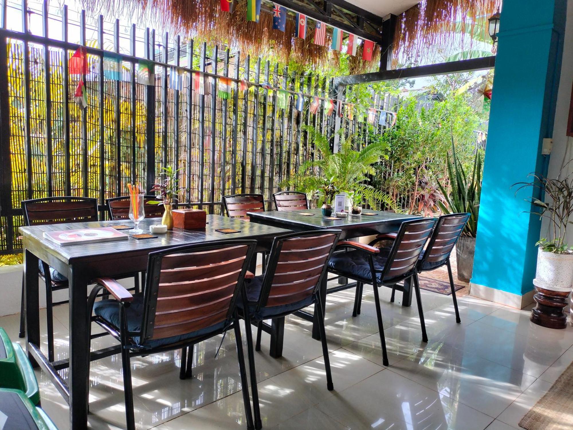 Bed & Bedzzz Hostel Siem Reap Bagian luar foto