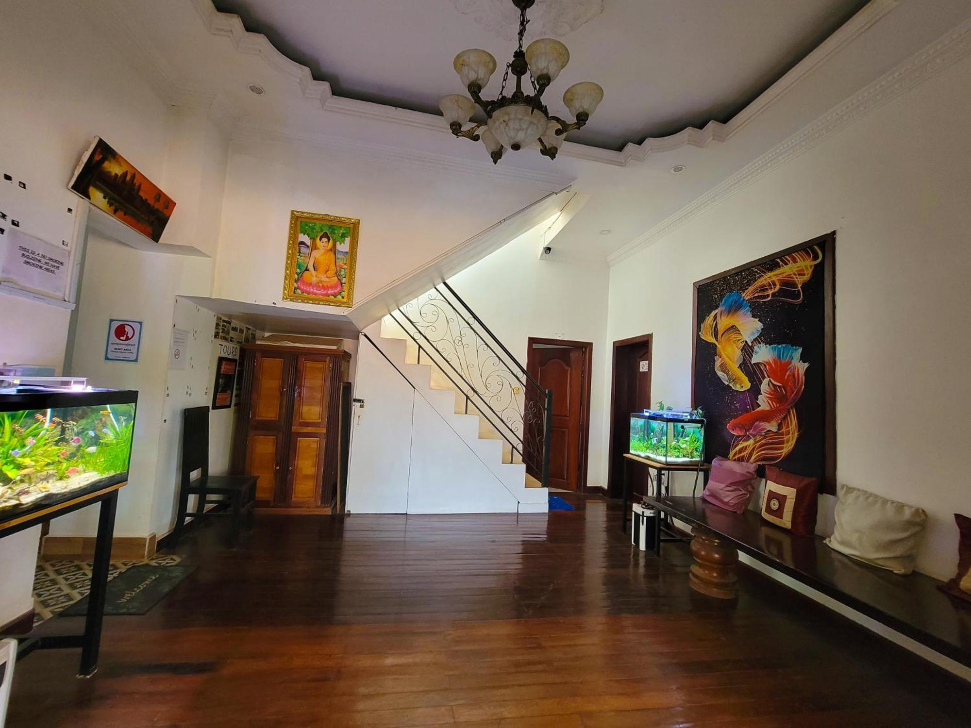 Bed & Bedzzz Hostel Siem Reap Bagian luar foto