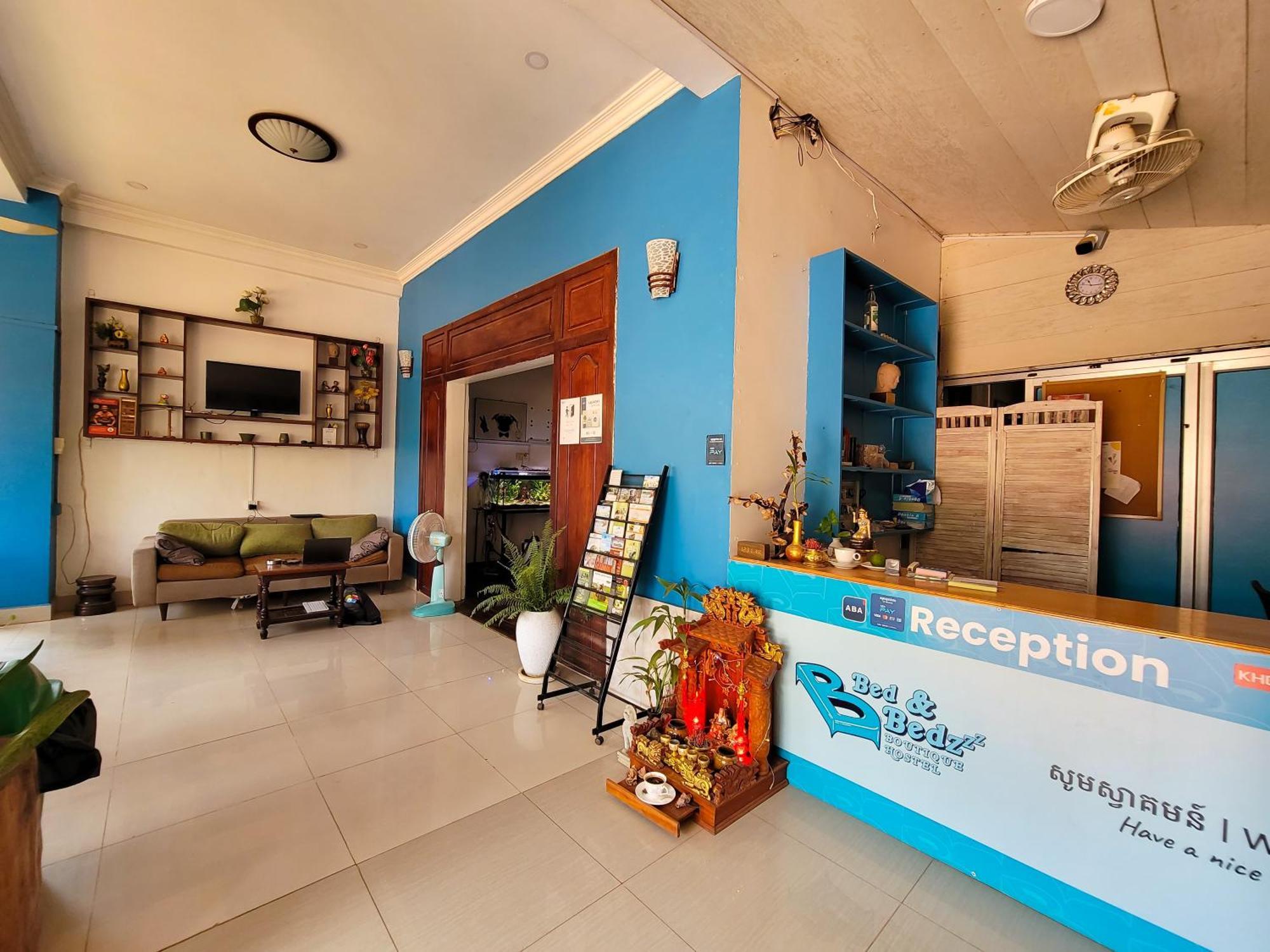 Bed & Bedzzz Hostel Siem Reap Bagian luar foto