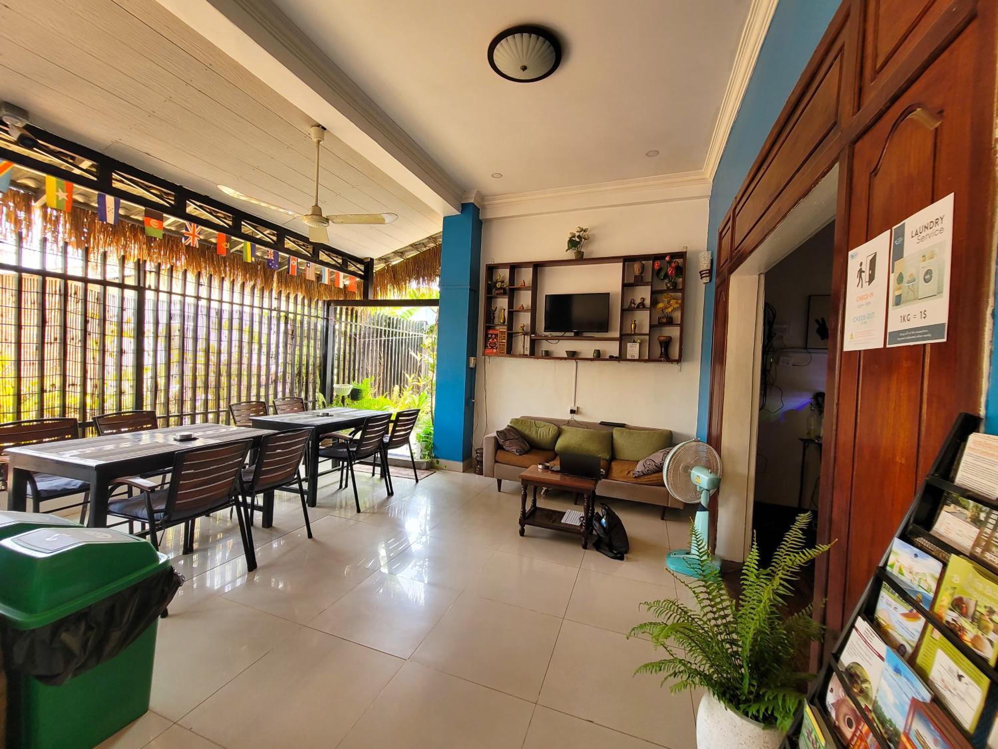 Bed & Bedzzz Hostel Siem Reap Bagian luar foto