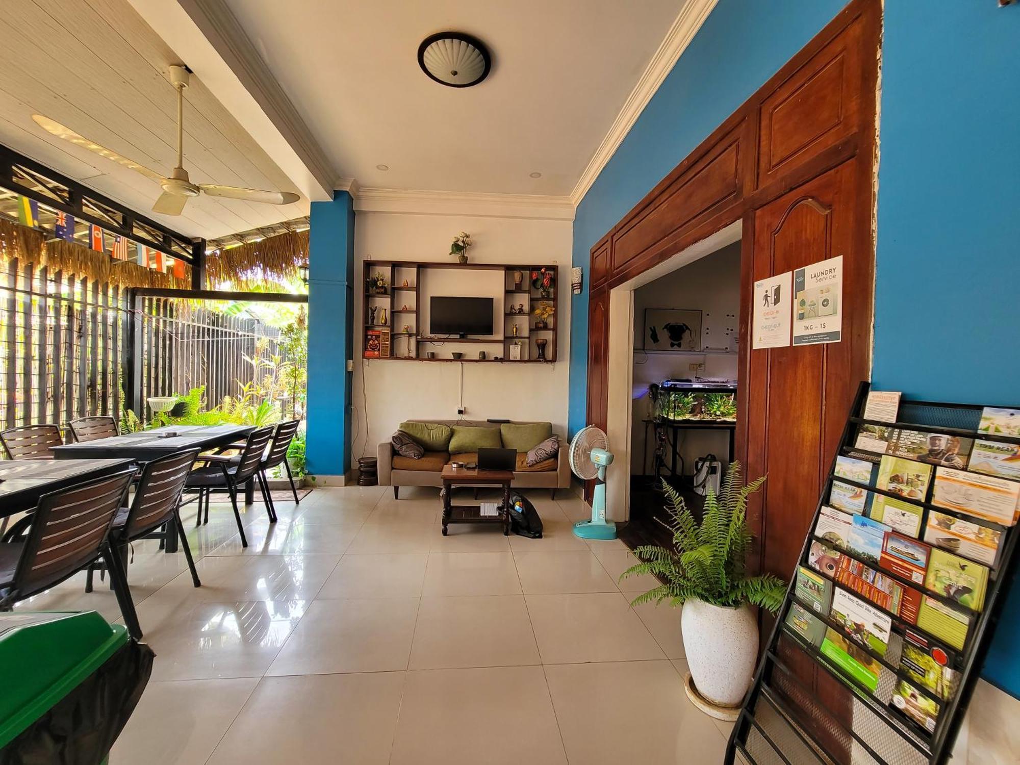 Bed & Bedzzz Hostel Siem Reap Bagian luar foto