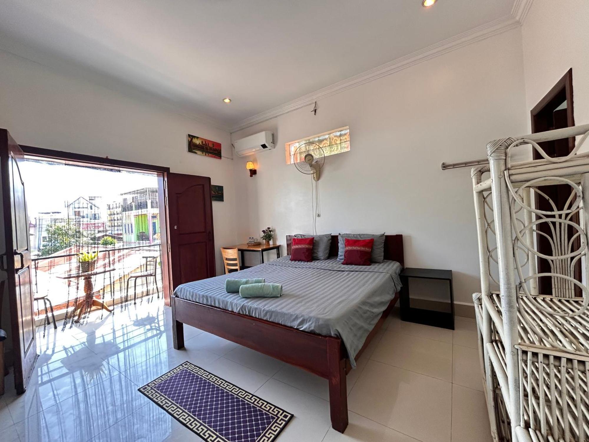Bed & Bedzzz Hostel Siem Reap Bagian luar foto