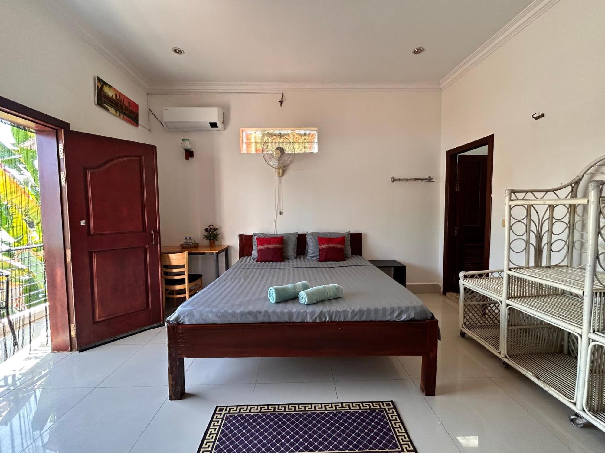 Bed & Bedzzz Hostel Siem Reap Bagian luar foto