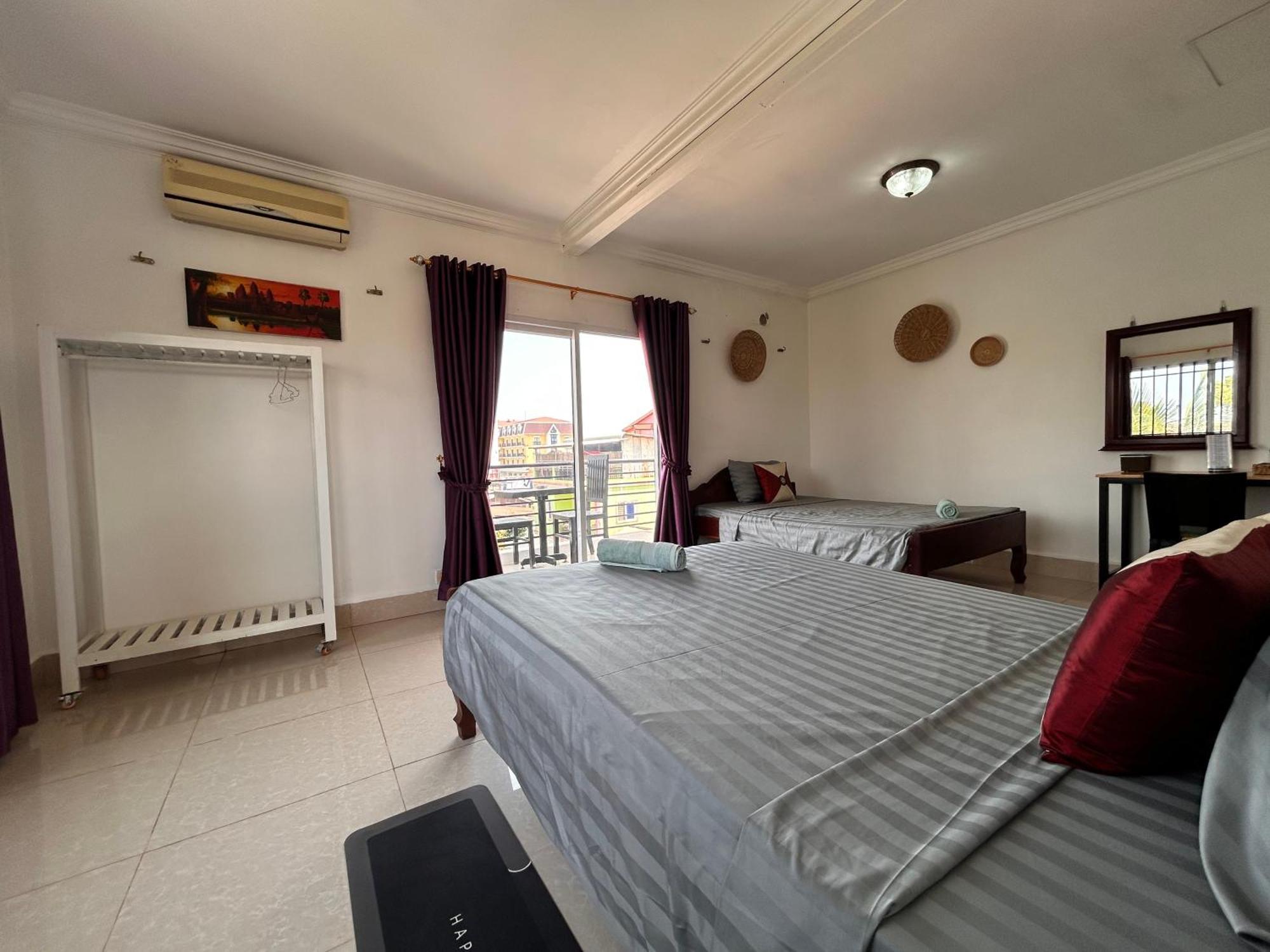 Bed & Bedzzz Hostel Siem Reap Bagian luar foto