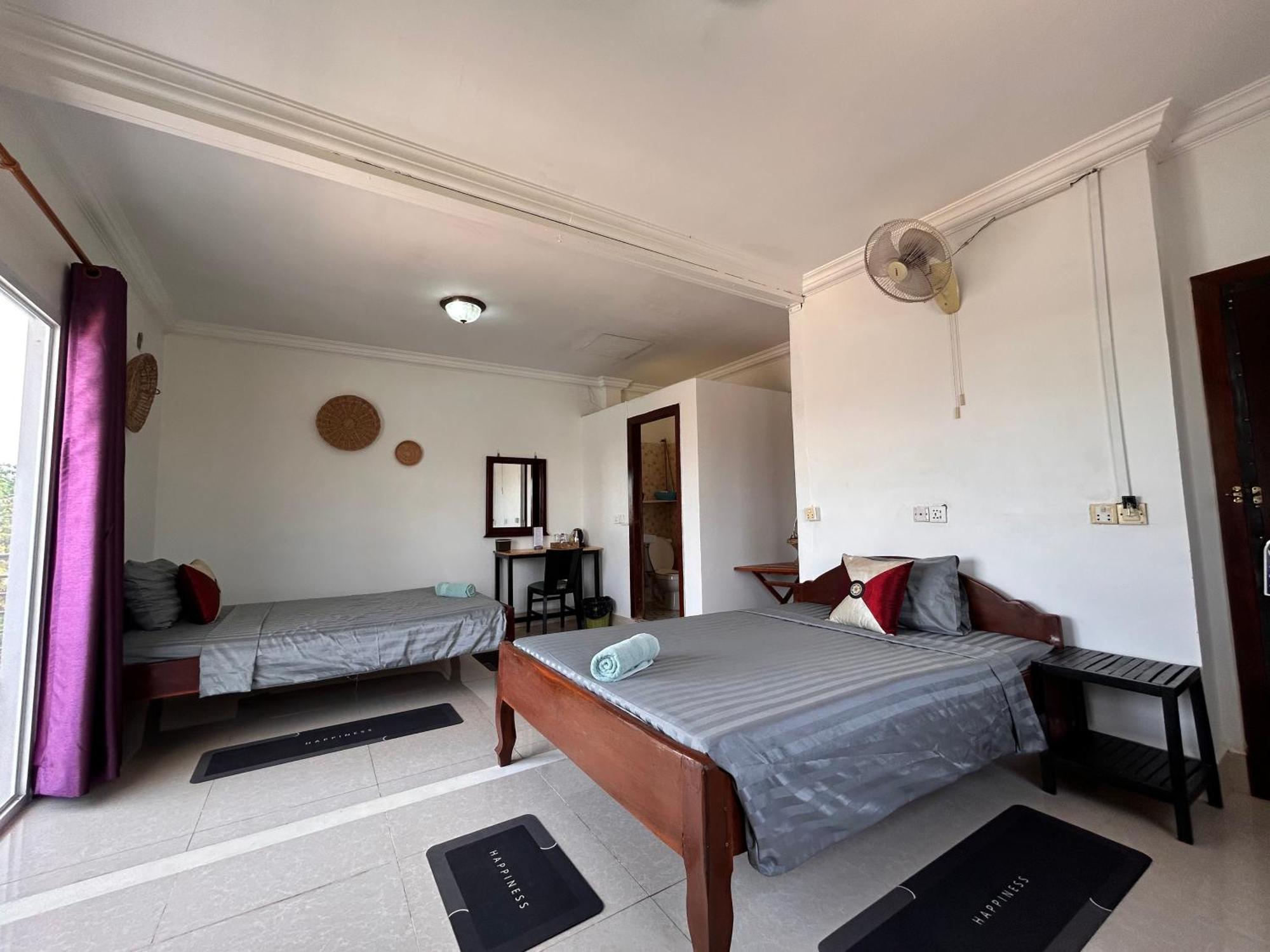 Bed & Bedzzz Hostel Siem Reap Bagian luar foto