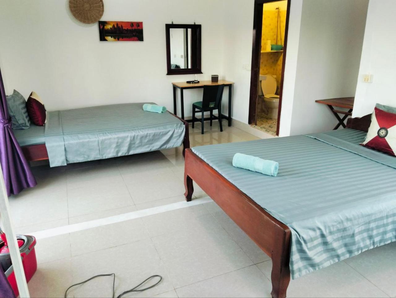 Bed & Bedzzz Hostel Siem Reap Bagian luar foto