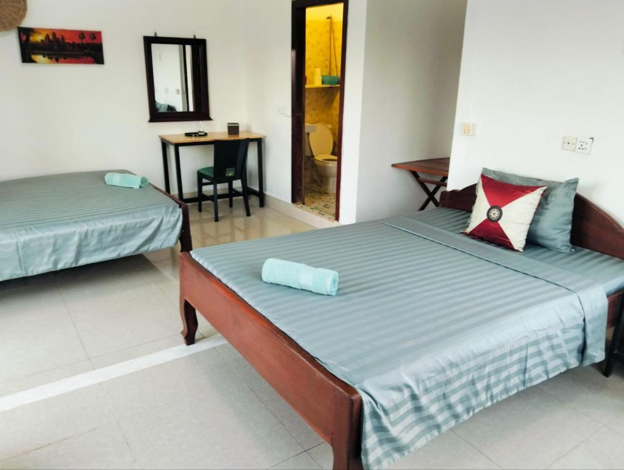 Bed & Bedzzz Hostel Siem Reap Bagian luar foto