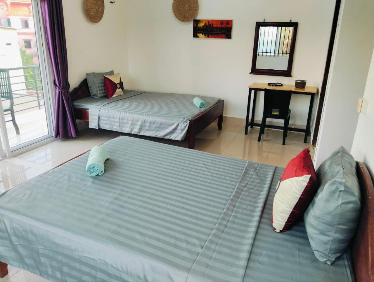 Bed & Bedzzz Hostel Siem Reap Bagian luar foto